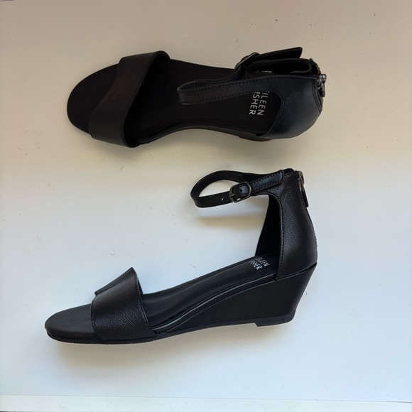Eileen Fisher Mara Sandal Wedge Black Leather Ankle Strap Back Zip Size 6 - Picture 2 of 6